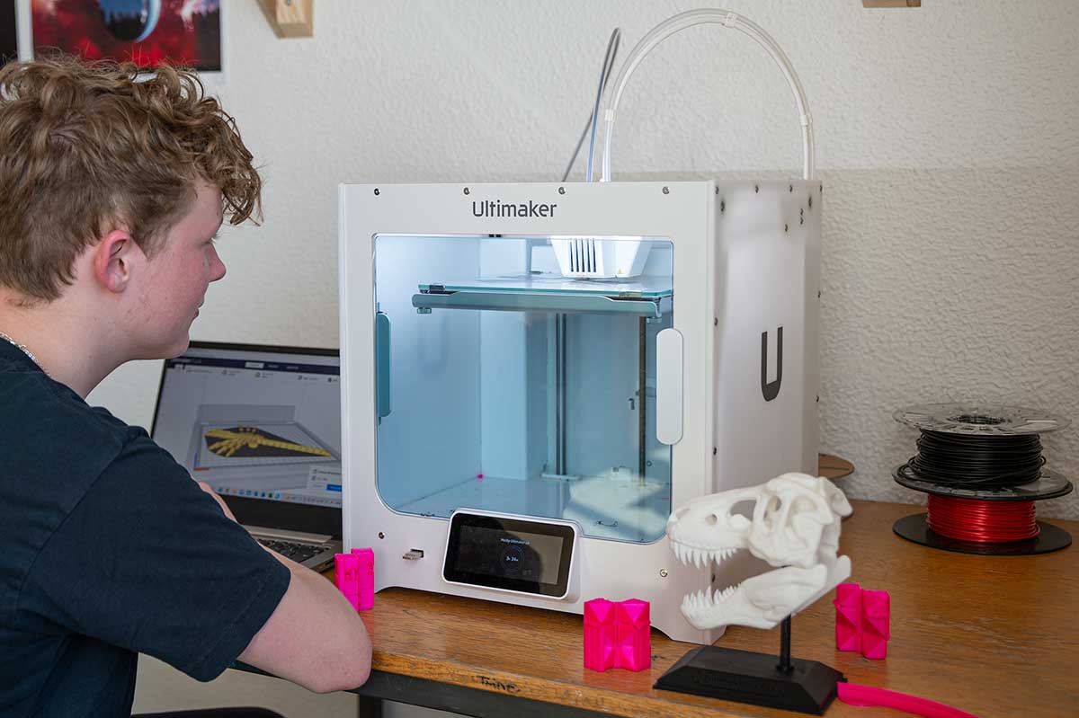 efterskoleelev som 3d printer