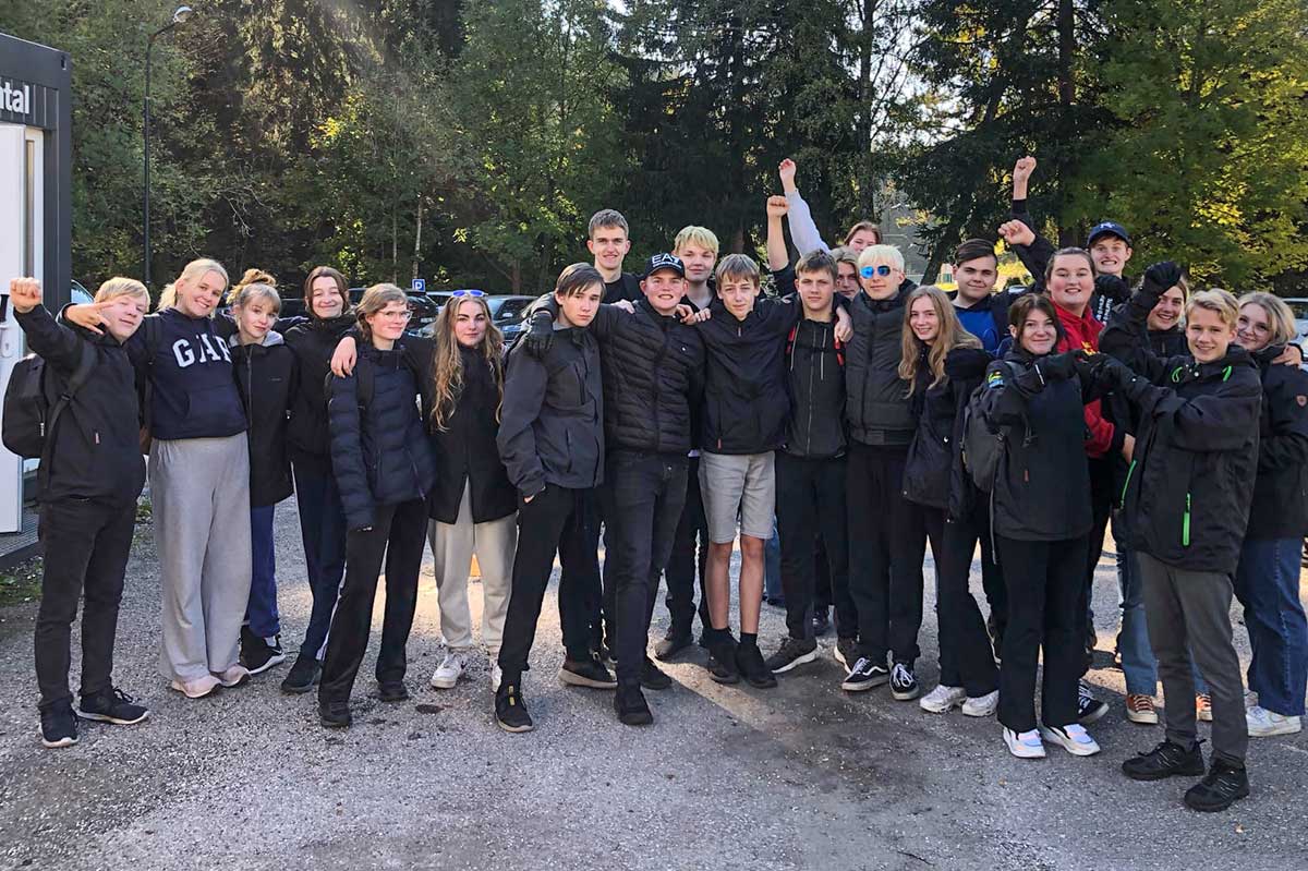 Efterskoleelever på rejse med Husby Efterskole