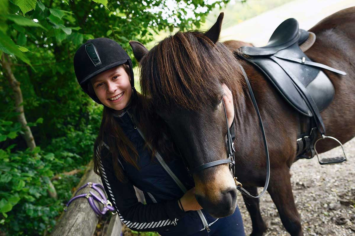 Ridepige på Husby Efterskole