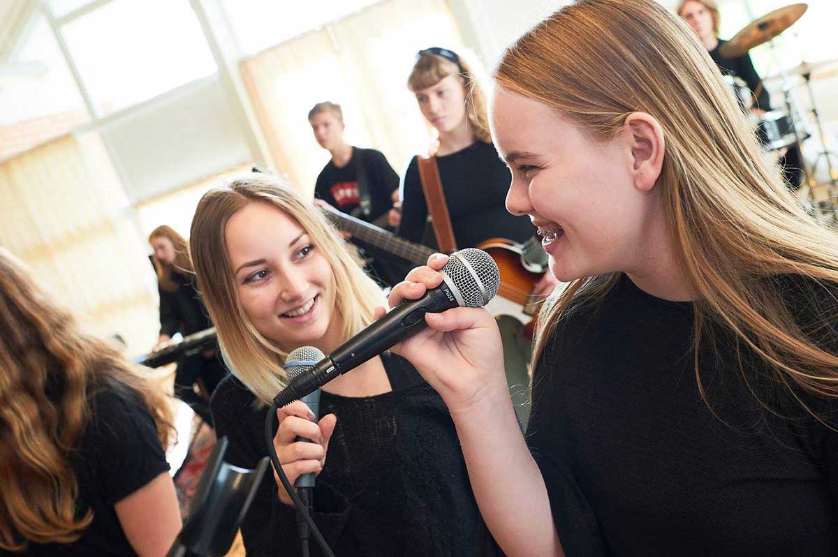 samspil og sang i band på efterskole